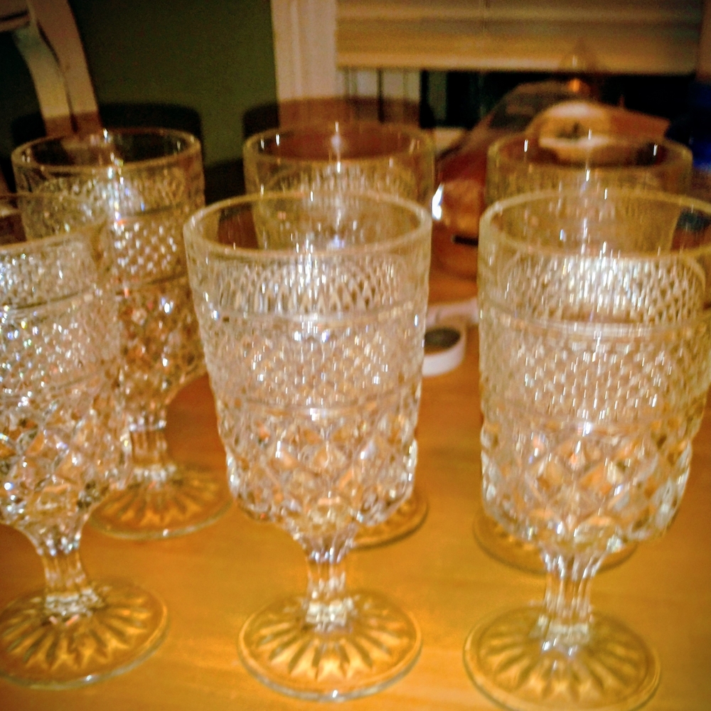Elegant Crystal Wine Glass Set